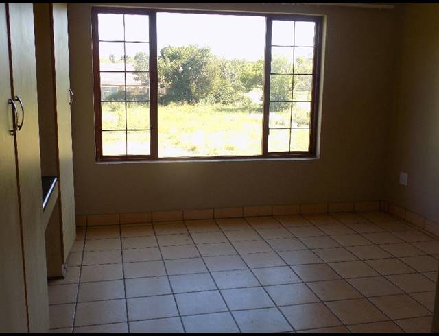 1 BEDROOM PROPERTY TO RENT IN DIE BULT